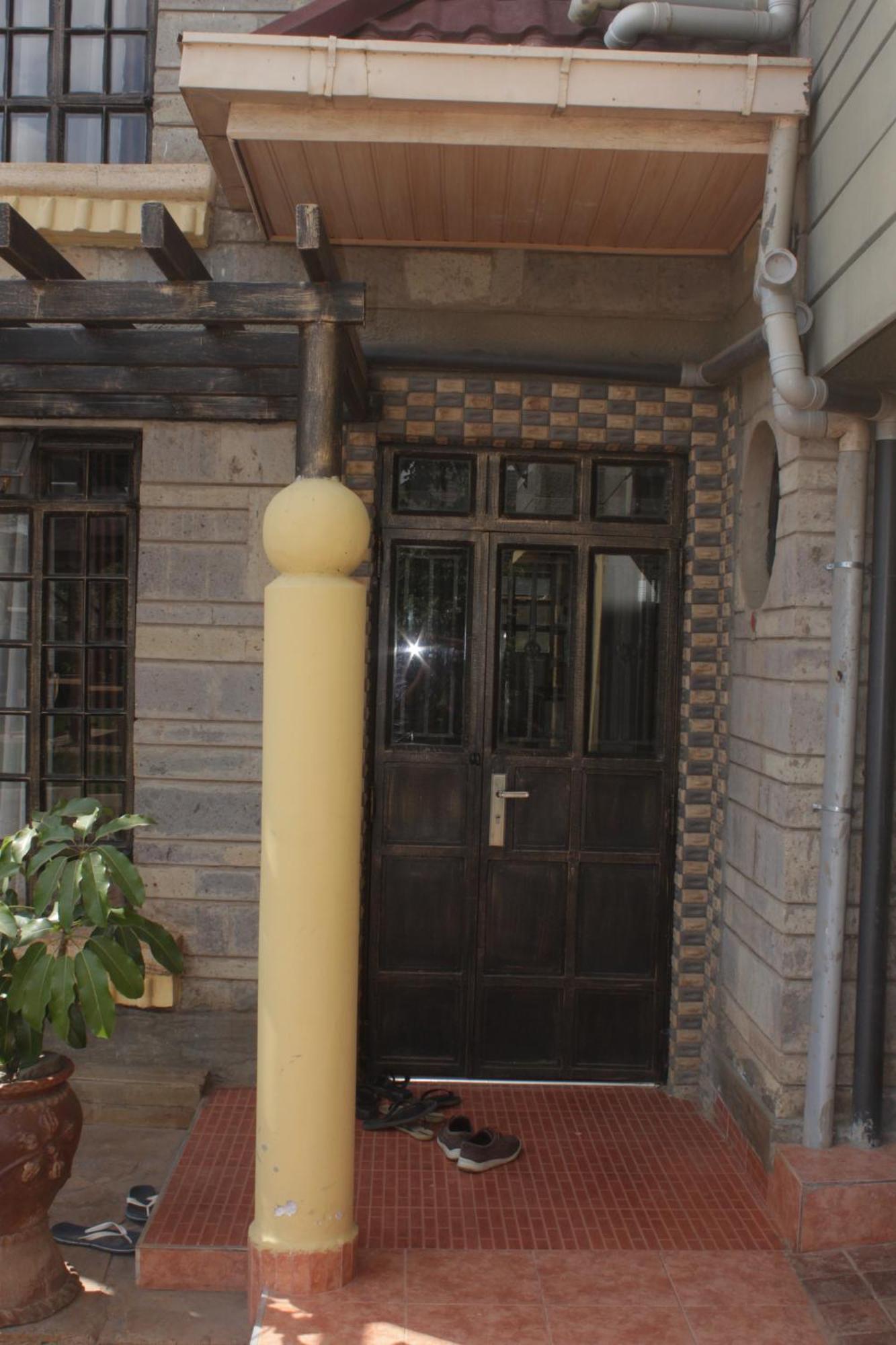 Eshborns House - Near Jkia Bed & Breakfast Syokimau ภายนอก รูปภาพ