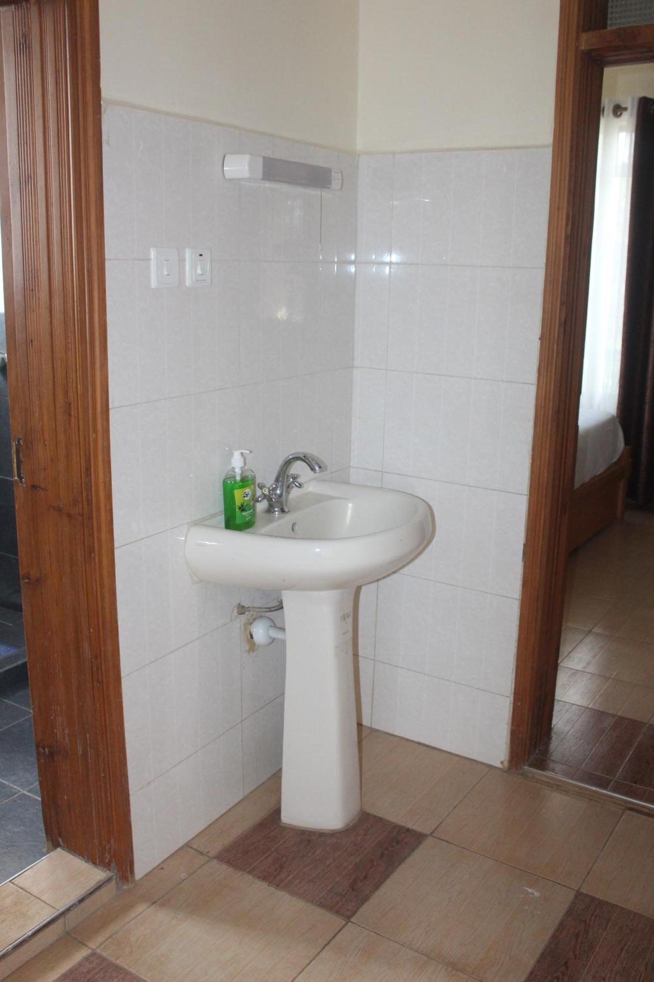 Eshborns House - Near Jomo Kenyatta International Airport And Sgr With Shuttle Services Syokimau ภายนอก รูปภาพ
